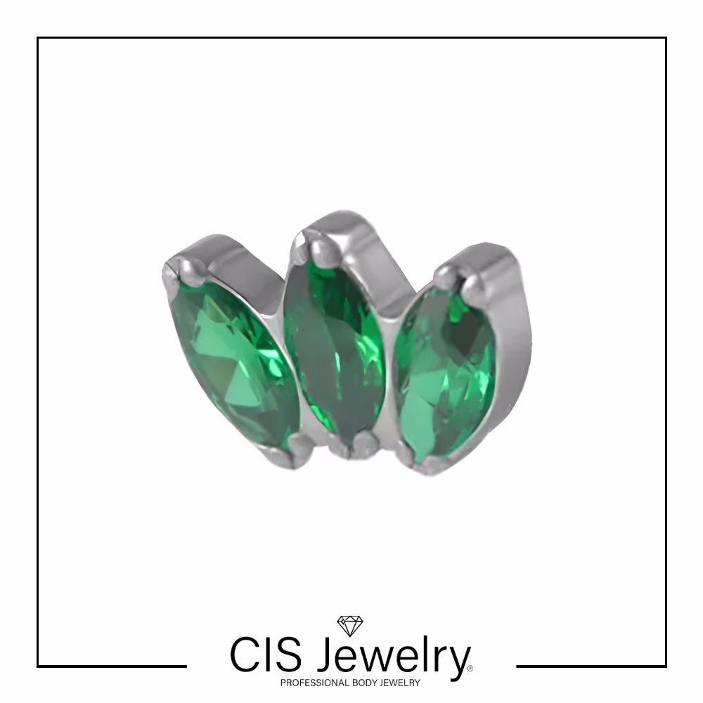 Piercing Labret y tres zirconias marquise